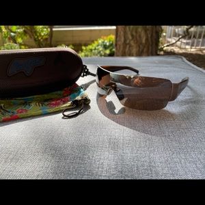 Maui Jim Shield Sunglasses w/ Case & Sleeve